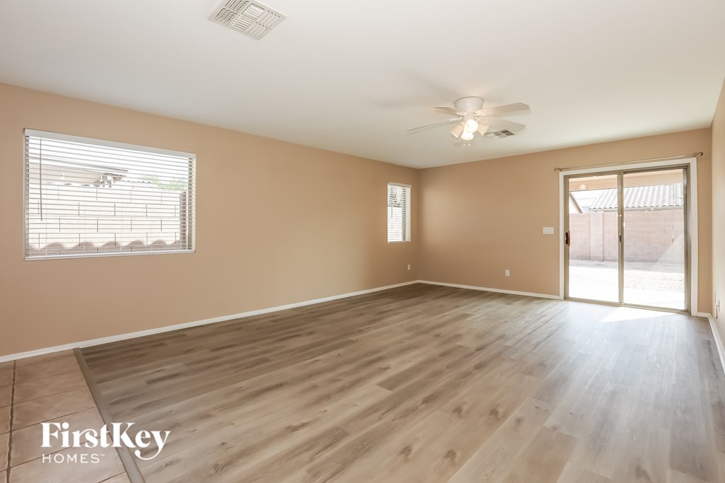 1671 E Maddison Cir 3 Beds House for Rent - Photo Gallery 2