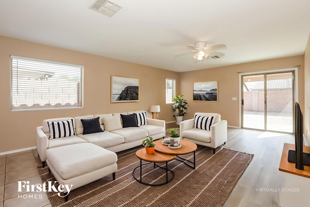 1671 E Maddison Cir 3 Beds House for Rent - Photo Gallery 3