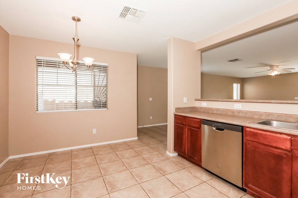 1671 E Maddison Cir 3 Beds House for Rent - Photo Gallery 6