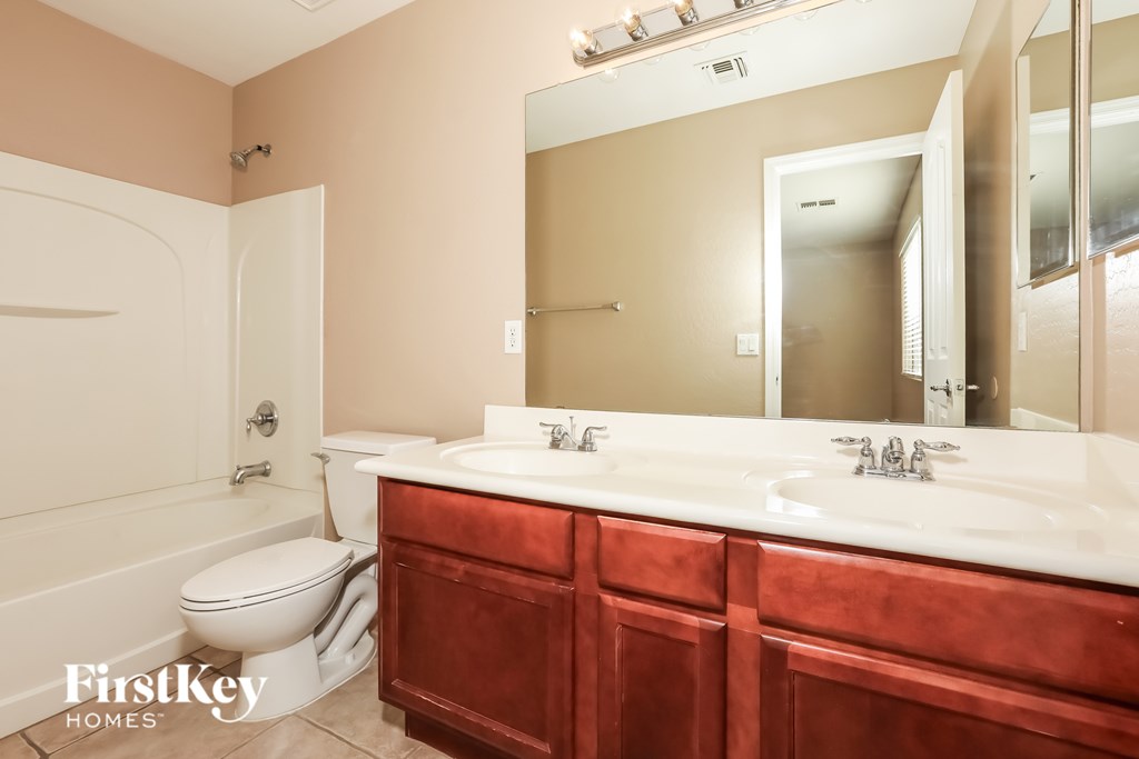 1671 E Maddison Cir 3 Beds House for Rent - Photo Gallery 13