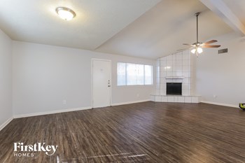 16818 Selder Drive 3 Beds House for Rent - Photo Gallery 3
