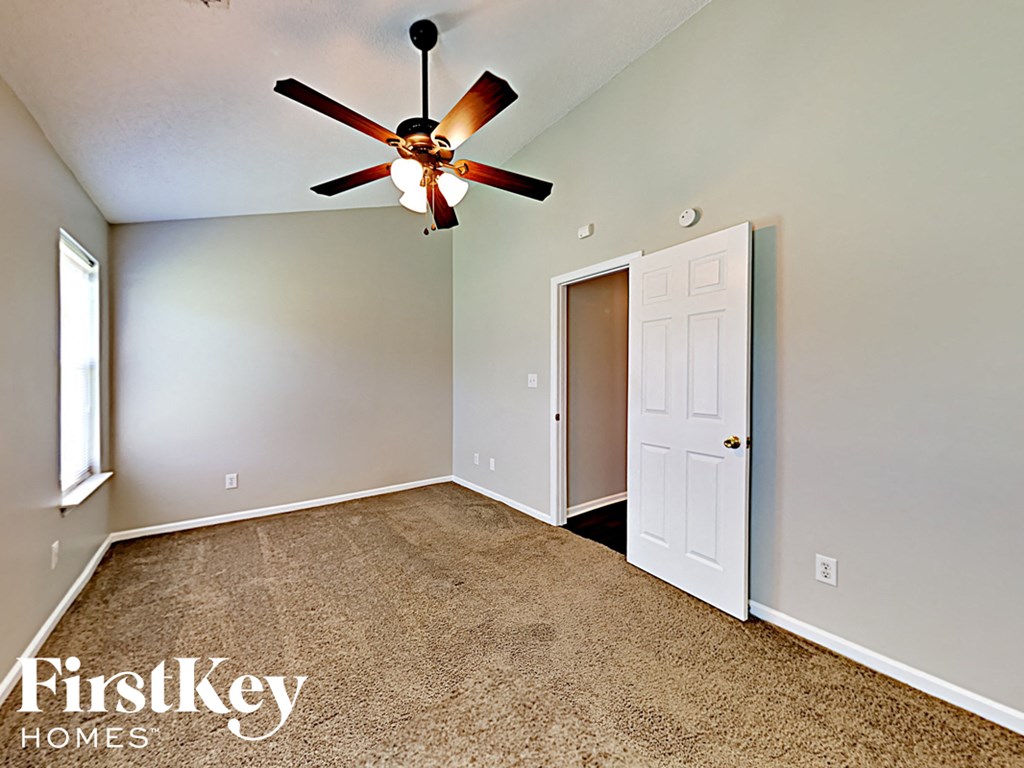 the master bedroom has a closet and a ceiling fan