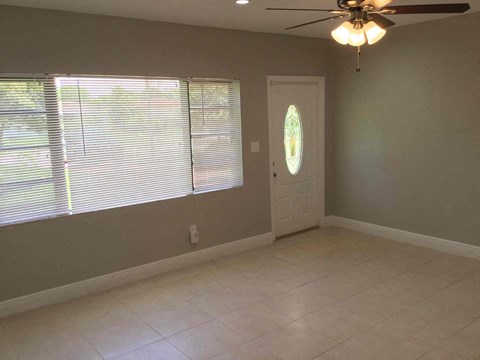 1761 NE 170Th St 4 Beds Apartment for Rent