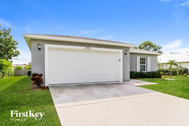 1771 SW Bismarck St 4 Beds Apartment for Rent