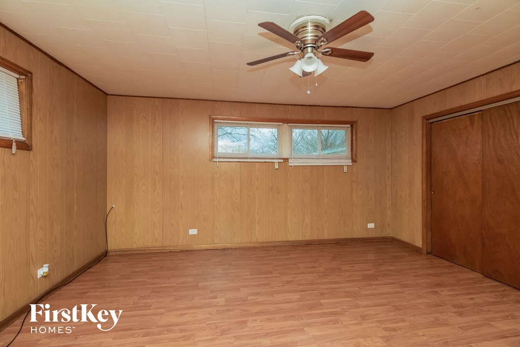 A room with wooden floors and a ceiling fan.
