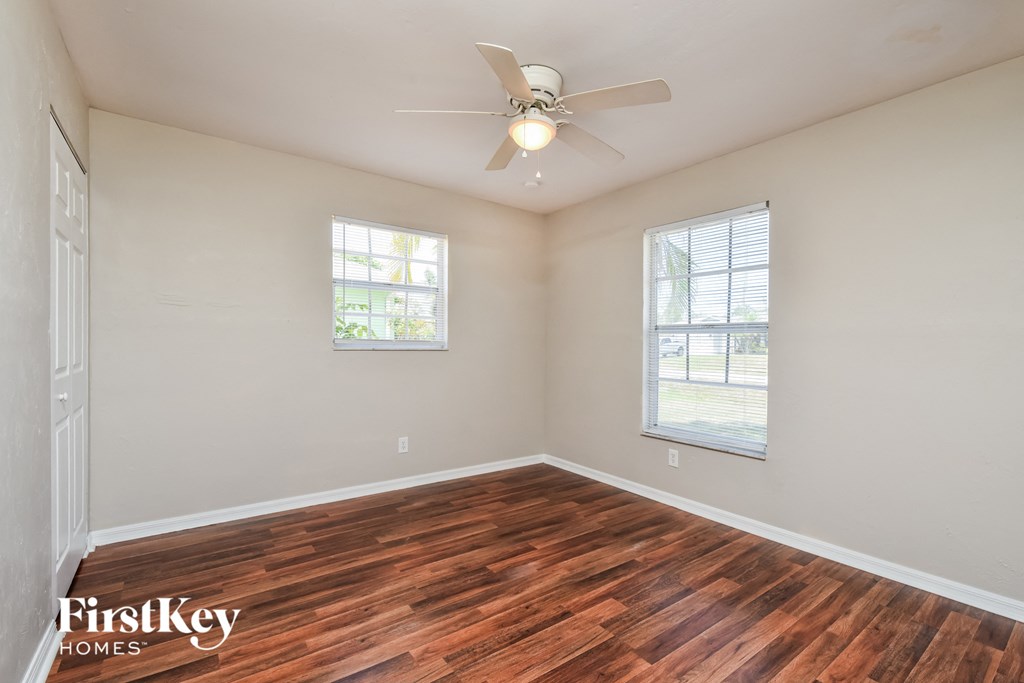 A room with wooden floors and a ceiling fan.