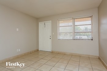 1901 SW 67th Ter 2 Beds House for Rent - Photo Gallery 4