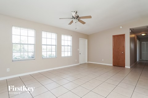 1913 NE 4Th Ave 3 Beds Apartment for Rent