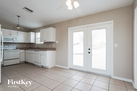 1913 NE 4Th Ave 3 Beds Apartment for Rent