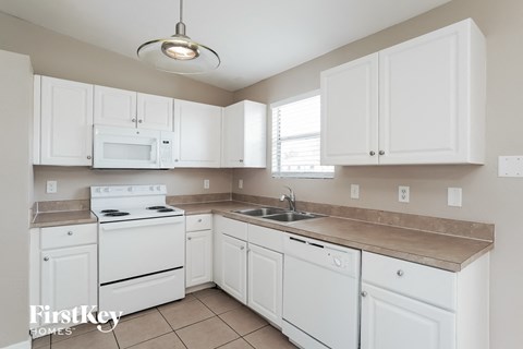 1913 NE 4Th Ave 3 Beds Apartment for Rent