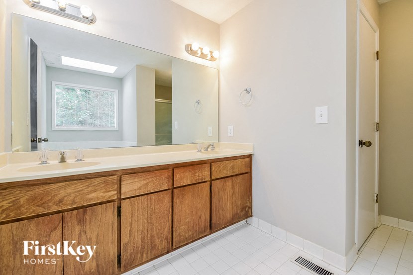 1930 Fernwood Drive 4 Beds House for Rent - Photo Gallery 11