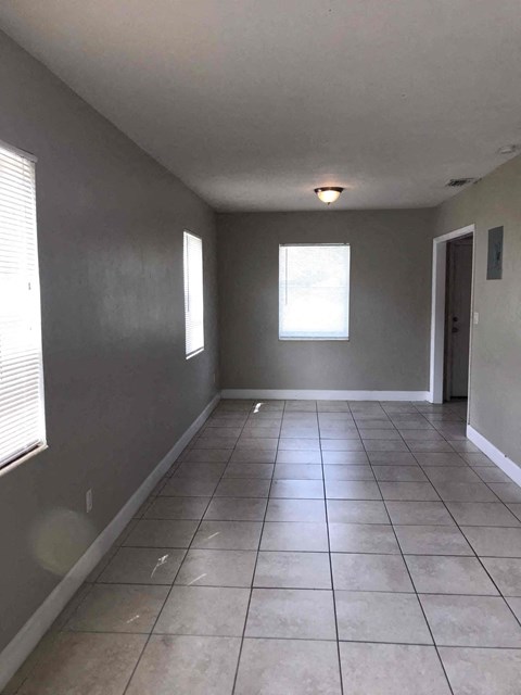 1943 Thomas St 2 Beds Apartment for Rent