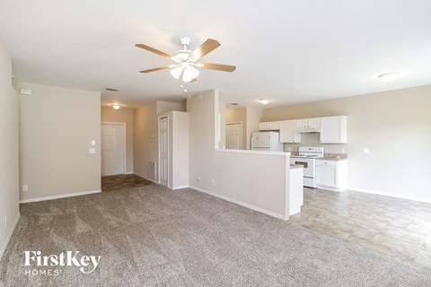 2067 N. Chamberlain 4 Beds Apartment for Rent