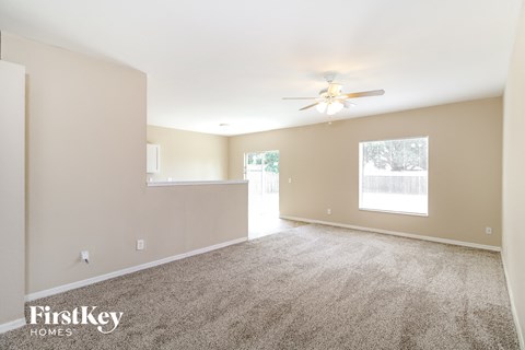 2067 N. Chamberlain 4 Beds Apartment for Rent