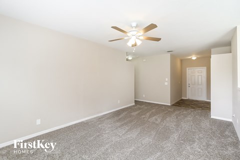 2067 N. Chamberlain 4 Beds Apartment for Rent