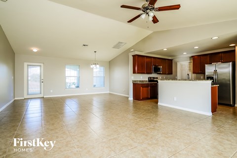 2111 NW 10 Ave 4 Beds Apartment for Rent