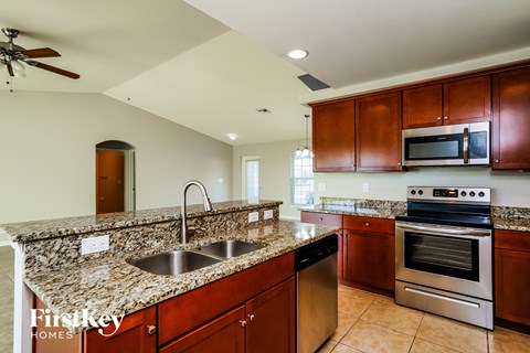 2111 NW 10 Ave 4 Beds Apartment for Rent