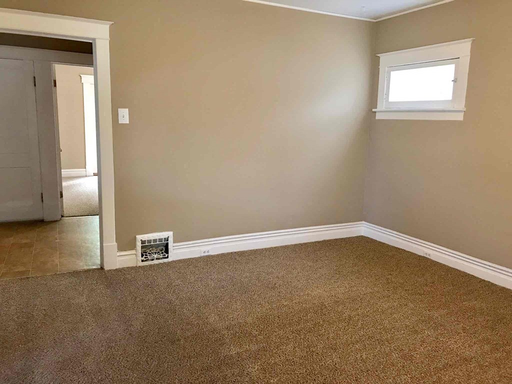 2112 Lexa 3 Beds House for Rent - Photo Gallery 6