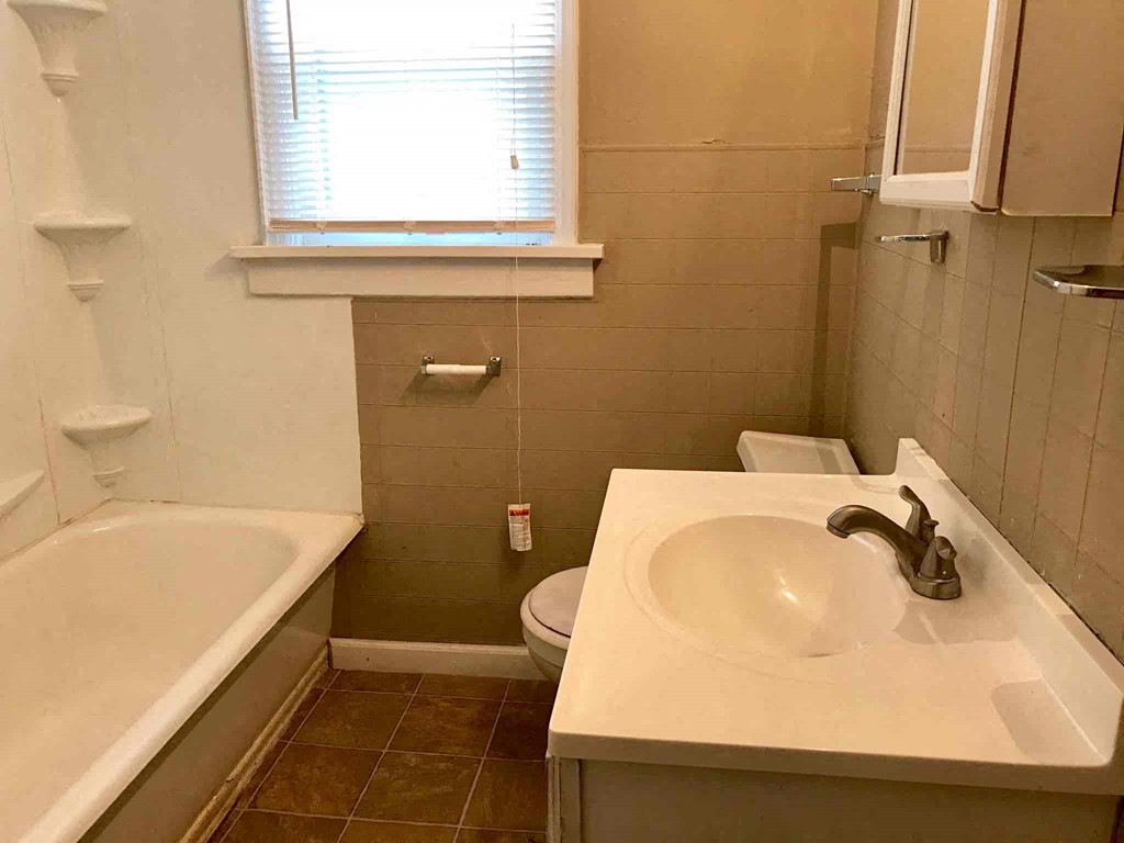 2112 Lexa 3 Beds House for Rent - Photo Gallery 8