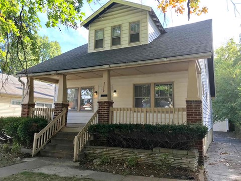 2112 Lexa 3 Beds Apartment for Rent