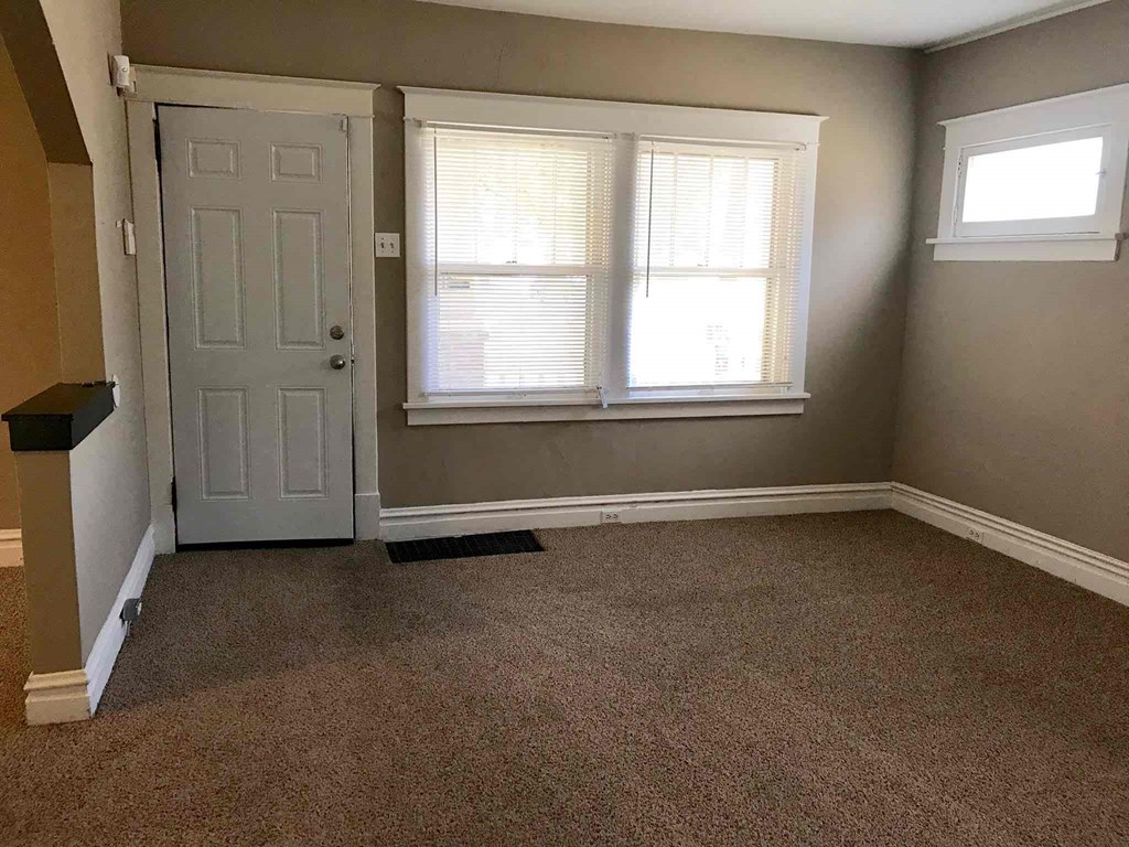 2112 Lexa 3 Beds House for Rent - Photo Gallery 4