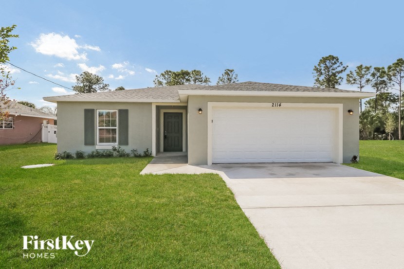 2114 SW Biella Ave 4 Beds House for Rent - Photo Gallery 1