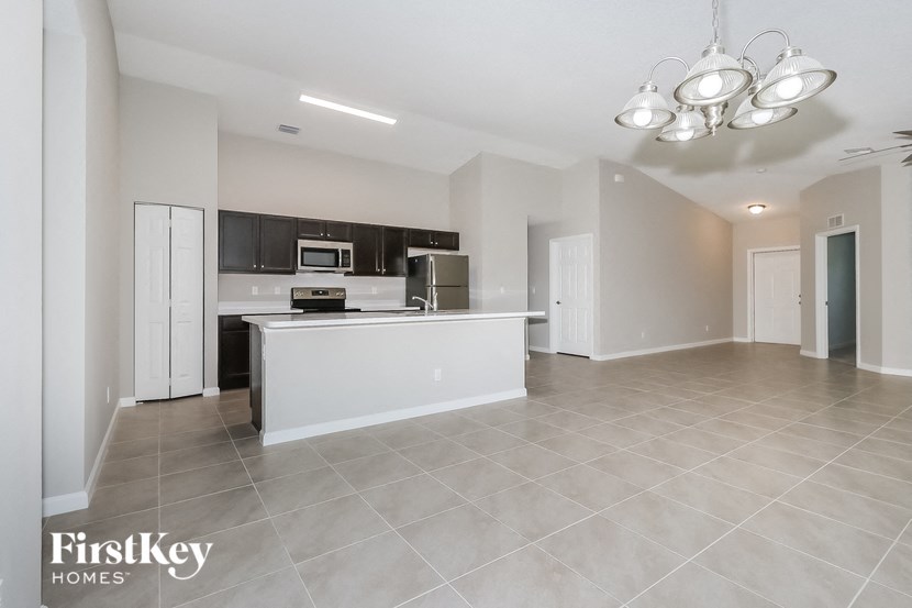 2114 SW Biella Ave 4 Beds House for Rent - Photo Gallery 6