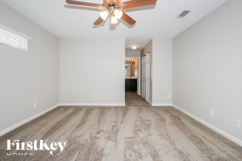 2114 SW Biella Ave 4 Beds House for Rent - Photo Gallery 7