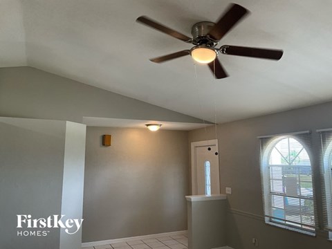 2116 NE 25Th St 3 Beds Apartment for Rent