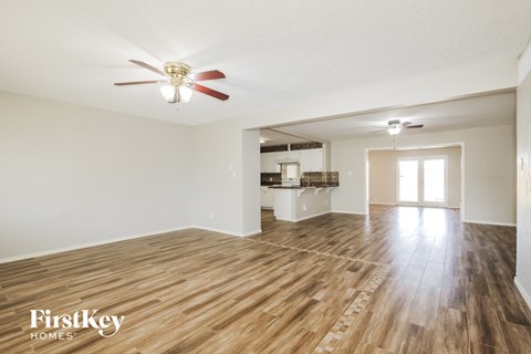 2126 W SAN MIGUEL Ave 5 Beds Apartment for Rent