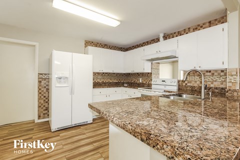 2126 W SAN MIGUEL Ave 5 Beds Apartment for Rent