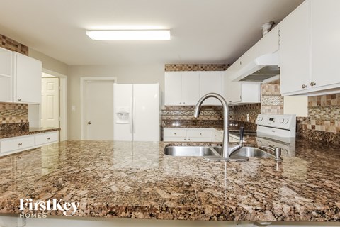 2126 W SAN MIGUEL Ave 5 Beds Apartment for Rent