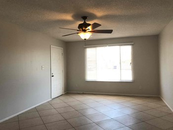 2130 E Radcliffe Dr 3 Beds House for Rent - Photo Gallery 2