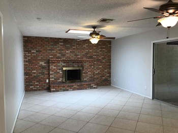 2130 E Radcliffe Dr 3 Beds House for Rent - Photo Gallery 3