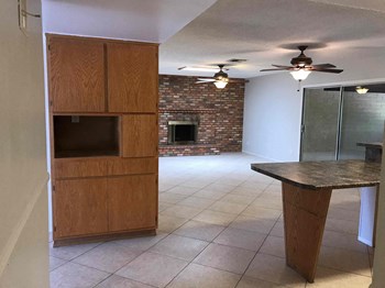 2130 E Radcliffe Dr 3 Beds House for Rent - Photo Gallery 4