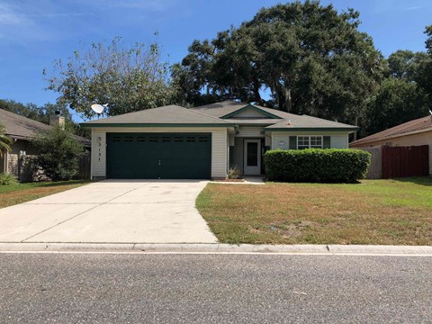 2137 Featherwood Drive W 4 Beds Apartment for Rent