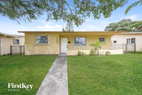 2200 N 55 Ave 3 Beds Apartment for Rent