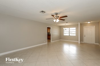 2200 N 55 Ave 3 Beds House for Rent - Photo Gallery 3