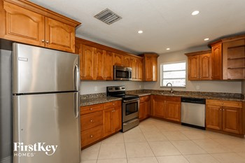 2200 N 55 Ave 3 Beds House for Rent - Photo Gallery 5