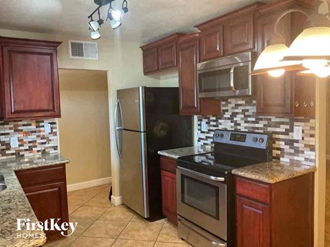 2204 W Nicolet Ave 4 Beds Apartment for Rent
