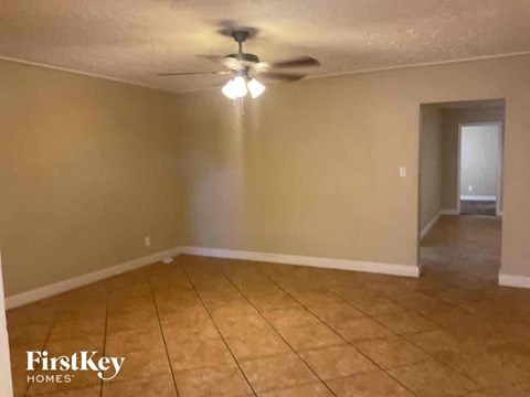 2204 W Nicolet Ave 4 Beds Apartment for Rent