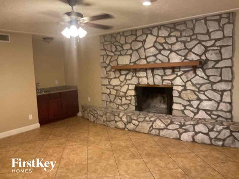 2204 W Nicolet Ave 4 Beds Apartment for Rent