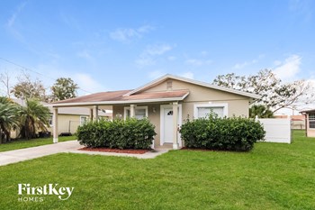 2208 Smith St 3 Beds House for Rent - Photo Gallery 2