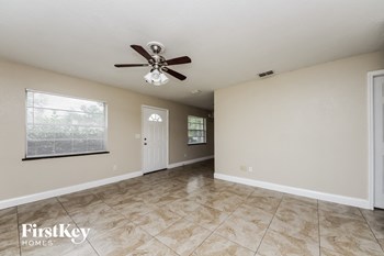 2208 Smith St 3 Beds House for Rent - Photo Gallery 3