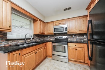 2208 Smith St 3 Beds House for Rent - Photo Gallery 6