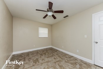 2208 Smith St 3 Beds House for Rent - Photo Gallery 11