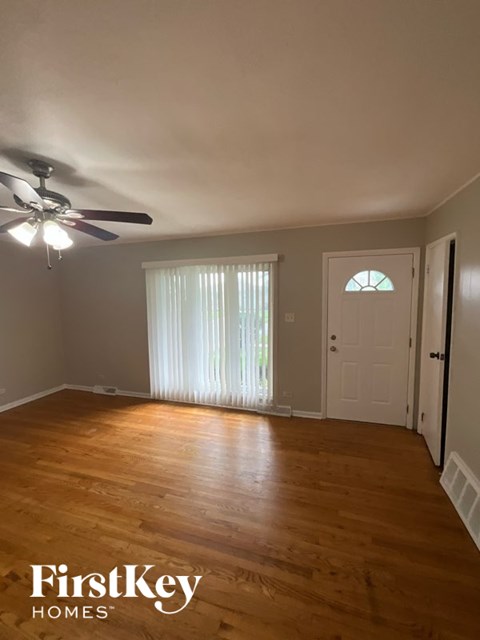 22728 Ridgeway Ave 3 Beds Apartment for Rent