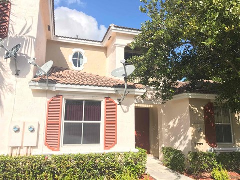 2281 Ne 42 Circle 3 Beds Apartment for Rent