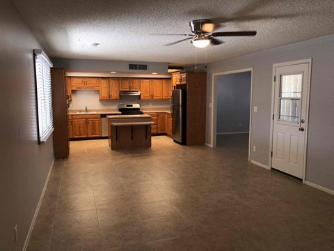 2319 W WOOD Dr 4 Beds Apartment for Rent