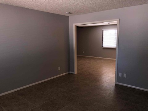 2319 W WOOD Dr 4 Beds Apartment for Rent